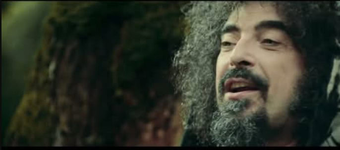 Screenshot scena del video "Sendero" di Caparezza