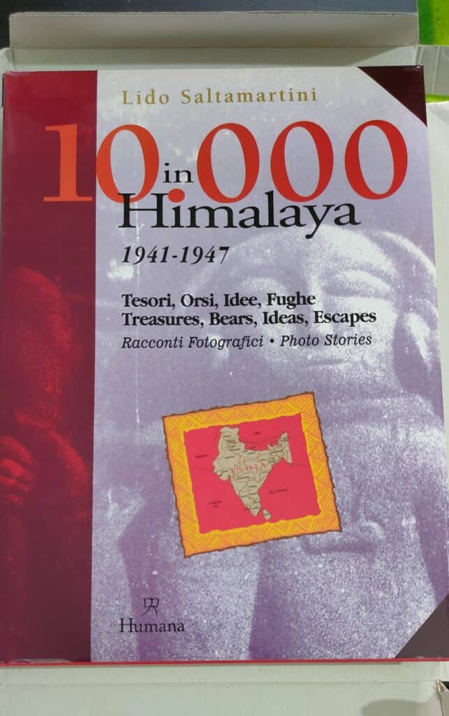 La copertina del libro "10.000 in Himalaya"
