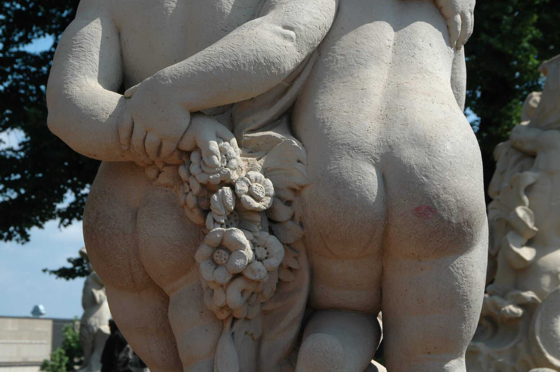 posteriori di due angeli che si baciano (statua, Dresda)
